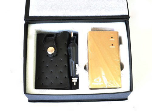 Подавитель сотовых телефонов BugHunter BP-12D и набор принадлежностей к нему продаются аккуратно упакованными в небольшую картонную коробку